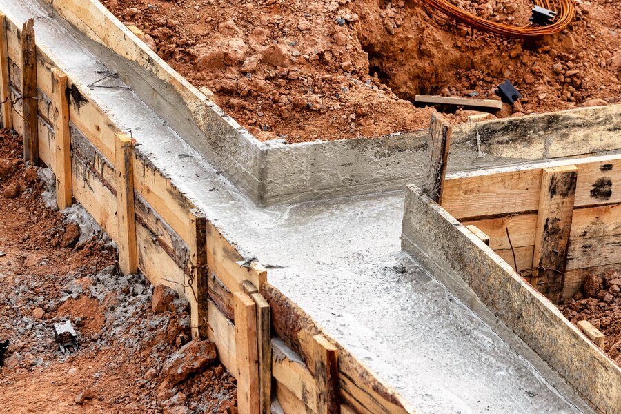 reinforced-concrete-foundation-modern-monolithic-residential-building-prepared-formwork-with-reinforcing-mesh-pouring-concrete-dirt-clay-construction-site_331695-6390.jpg